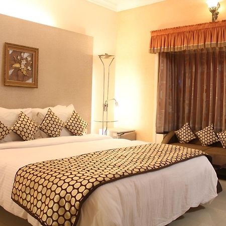 New Hotel Europa Inn Rajkot Eksteriør billede
