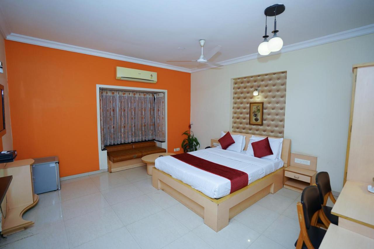 New Hotel Europa Inn Rajkot Eksteriør billede