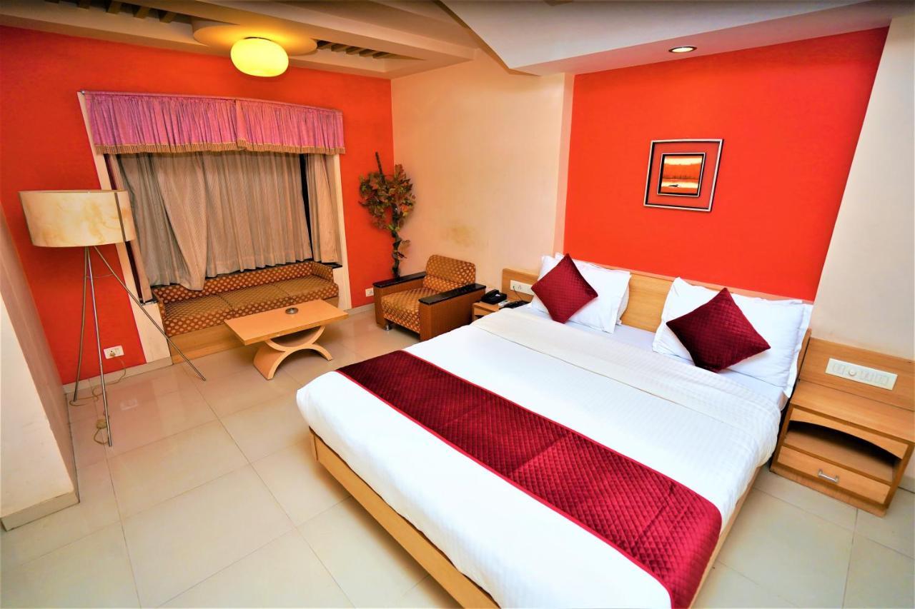 New Hotel Europa Inn Rajkot Eksteriør billede