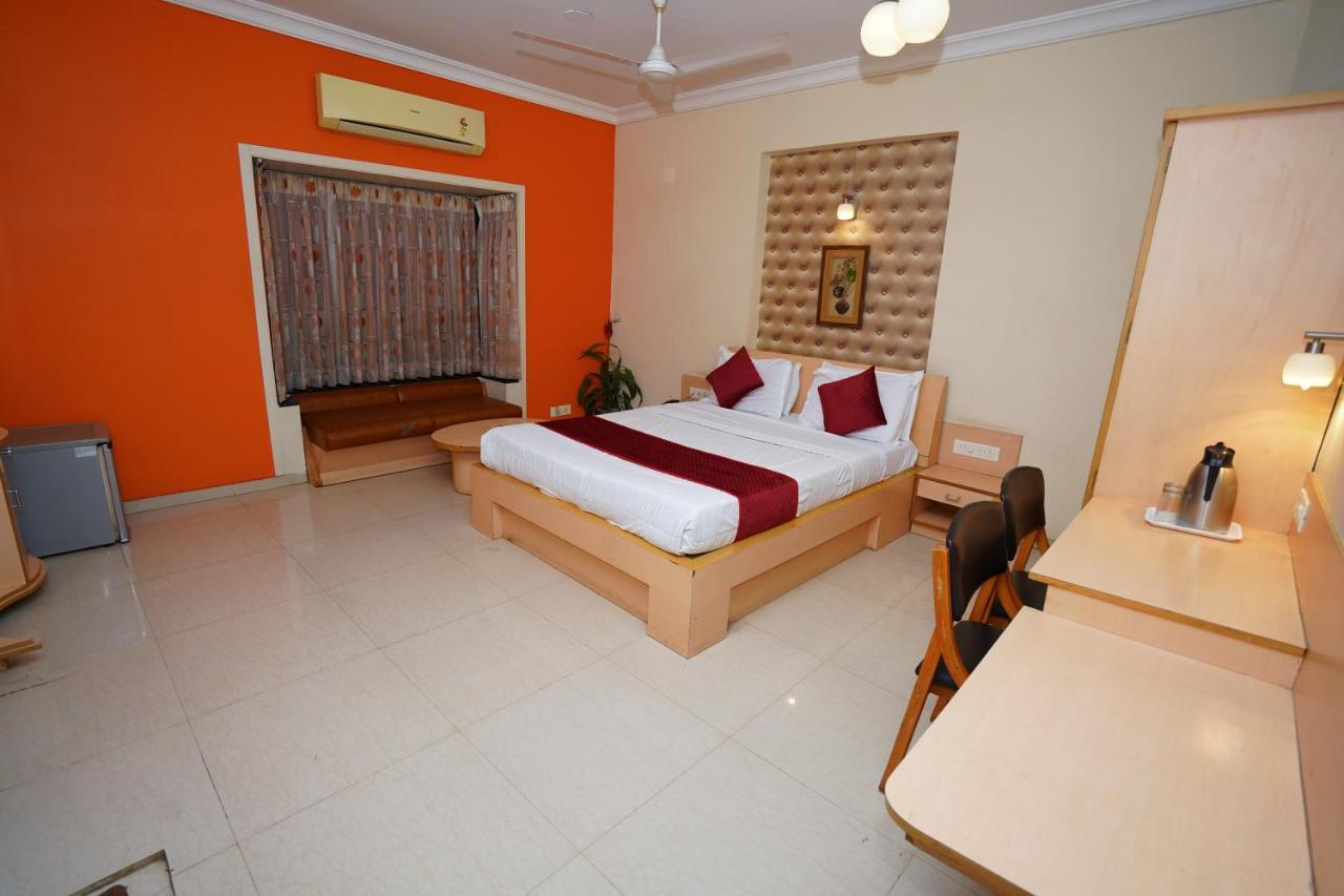 New Hotel Europa Inn Rajkot Eksteriør billede