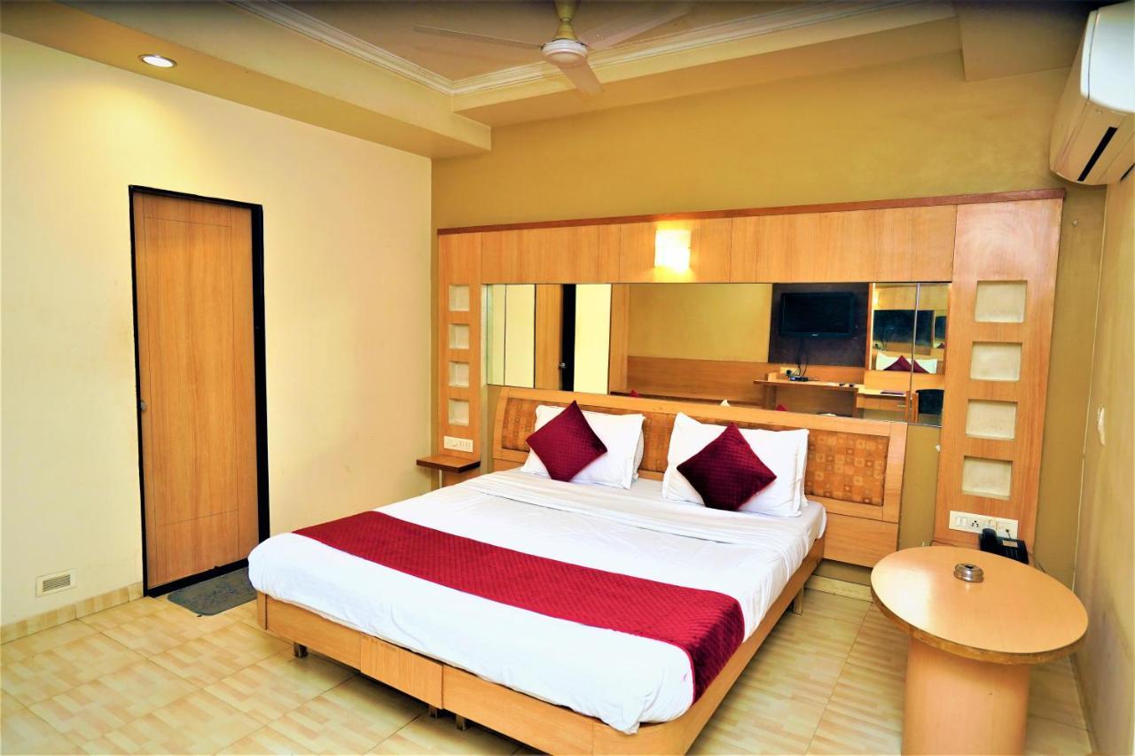 New Hotel Europa Inn Rajkot Eksteriør billede