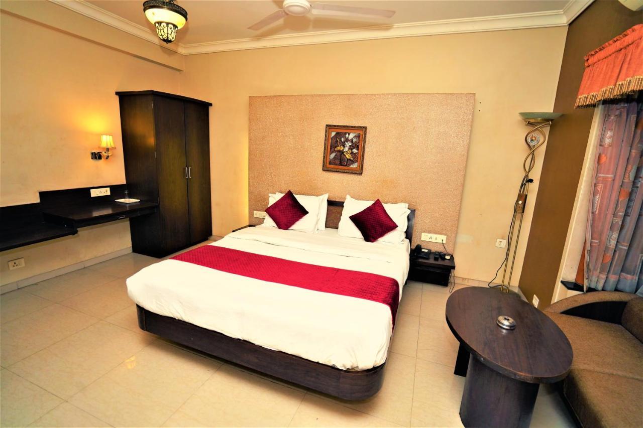 New Hotel Europa Inn Rajkot Eksteriør billede