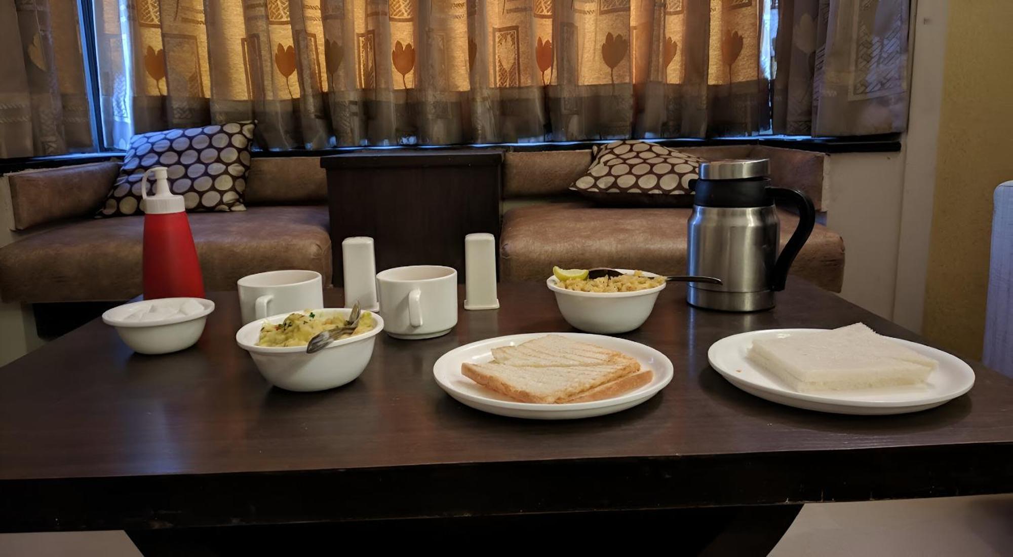 New Hotel Europa Inn Rajkot Eksteriør billede